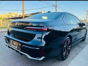 良い取引 .... 非常にスーパークリーンな使用2023 B-M-W i-7 xDrive60 AWD