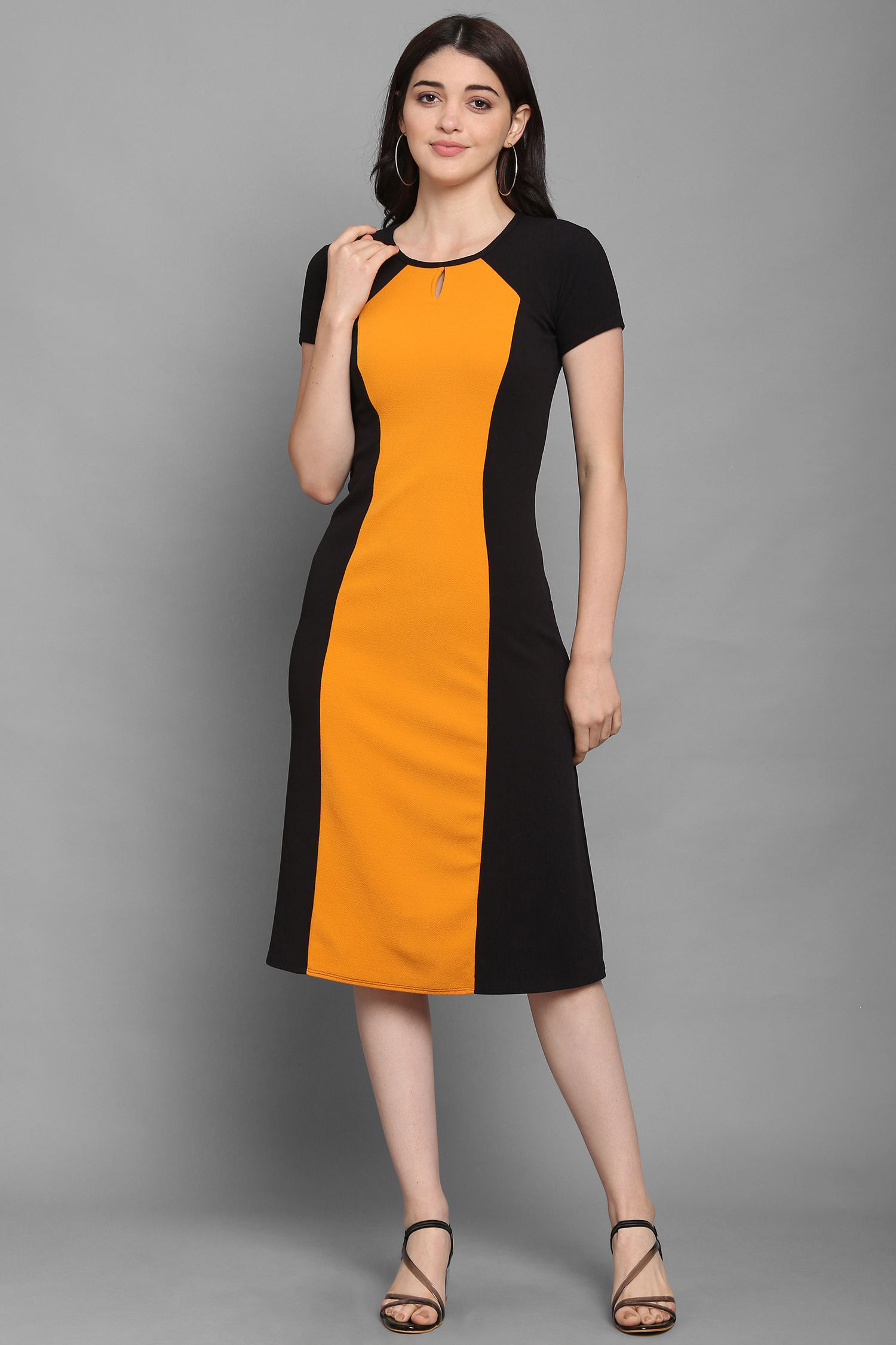 สีเหลือง