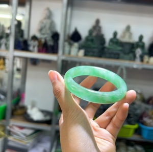 インペリアルジェダイトファッションブレスレットは人生の繁栄を促進します
