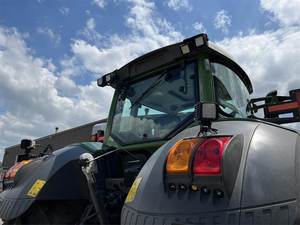 2017 <strong>Fendt</strong> 828 <strong>VARIO</strong> Tractor-High-Performance, Fuel-Efficient, and Durable Tractor for Advanced Agricultural Operations - Product Image 6
