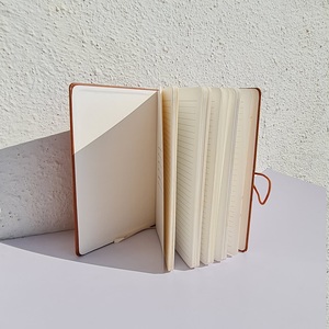 Journal <span class=keywords><strong>Notebook</strong></span> A5 diari in pelle per scrivere con chiusura a fascia elastica 200 pagine con copertina rigida per diario, Color marrone chiaro