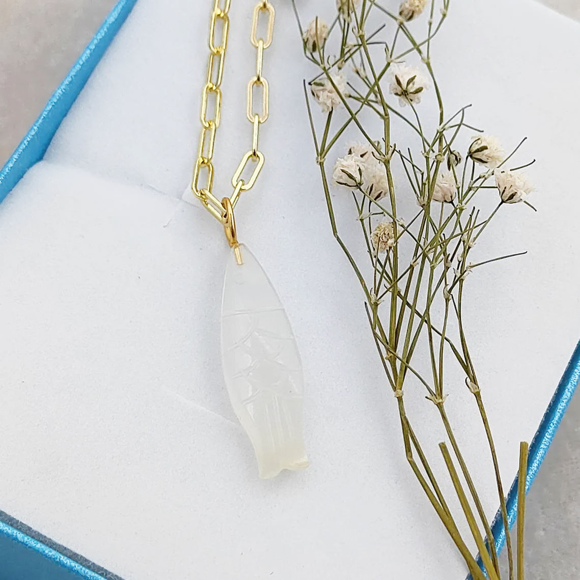 มูนสโตนสีขาว