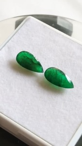 Natural Emerald Pair Zambian <strong>Origin</strong> AAA Quality <strong>Pear</strong> Cut with Nice Green Color IGI Certified for Earring or Jewelry Making - Product Image 4