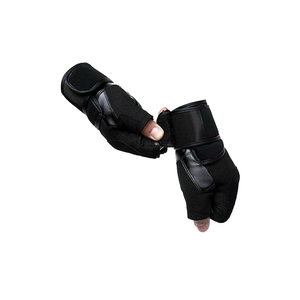 Different personalized gym <strong>gloves</strong> with custom logo options and adjustable straps for <strong>all</strong> sizes - Product Image 4