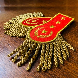 Latest Custom Made Top Quality <strong>Royal</strong> Tactical Epaulette Cord Shoulder Boards Gold Bullion Wire Embroidered Uniform <strong>Badges</strong> - Product Image 5