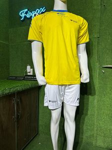 Özelleştirilmiş futbol forması ve şort 2025 baskılı hızlı kuru spor futbol üniformaları kiti