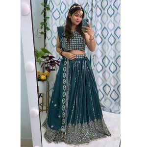Bollywood tarzı Lehenga Choli nakış 9mm Sequnce çalışma Lehenga Choli düğün kıyafeti toptan fiyata