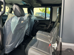 中古ジープラングラー4ドアサハラ4x4 2.0Lターボガス8速AT 2023モデル100% 良好状態保証 - Product Image 6