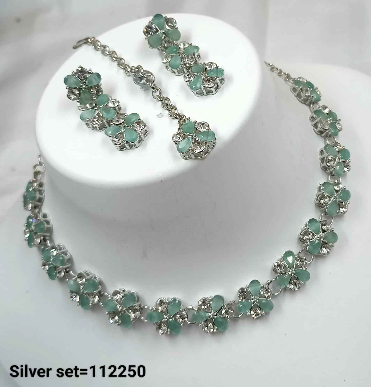 สีเขียว