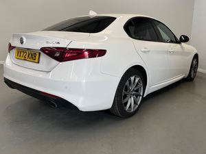Şimdi mevcut 2022 Alfa Romeo Giulia 2.0 Sprint (197bhp) - Product Image 3