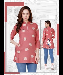 时尚上衣和毛衣的女性休闲服装在线购买批发服装