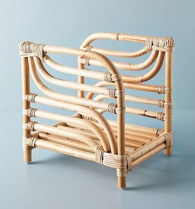 Kitapları düzgün ve kolay ulaşılabilecek tutarken herhangi bir odaya çekicilik katan güzel hazırlanmış rattan kitap tutucu raf - Product Image 4