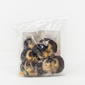 凍った土地はアフリカの巨大なカタツムリの肉を育てました