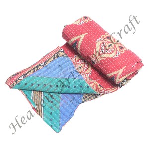 Chăn dệt tay kiểu <span class=keywords><strong>Kantha</strong></span> Rajasthan cổ điển, chất liệu <span class=keywords><strong>sari</strong></span> cũ, may hai mặt, nặng, kiểu ghép mảnh, chăn bông nặng - Product Image 1