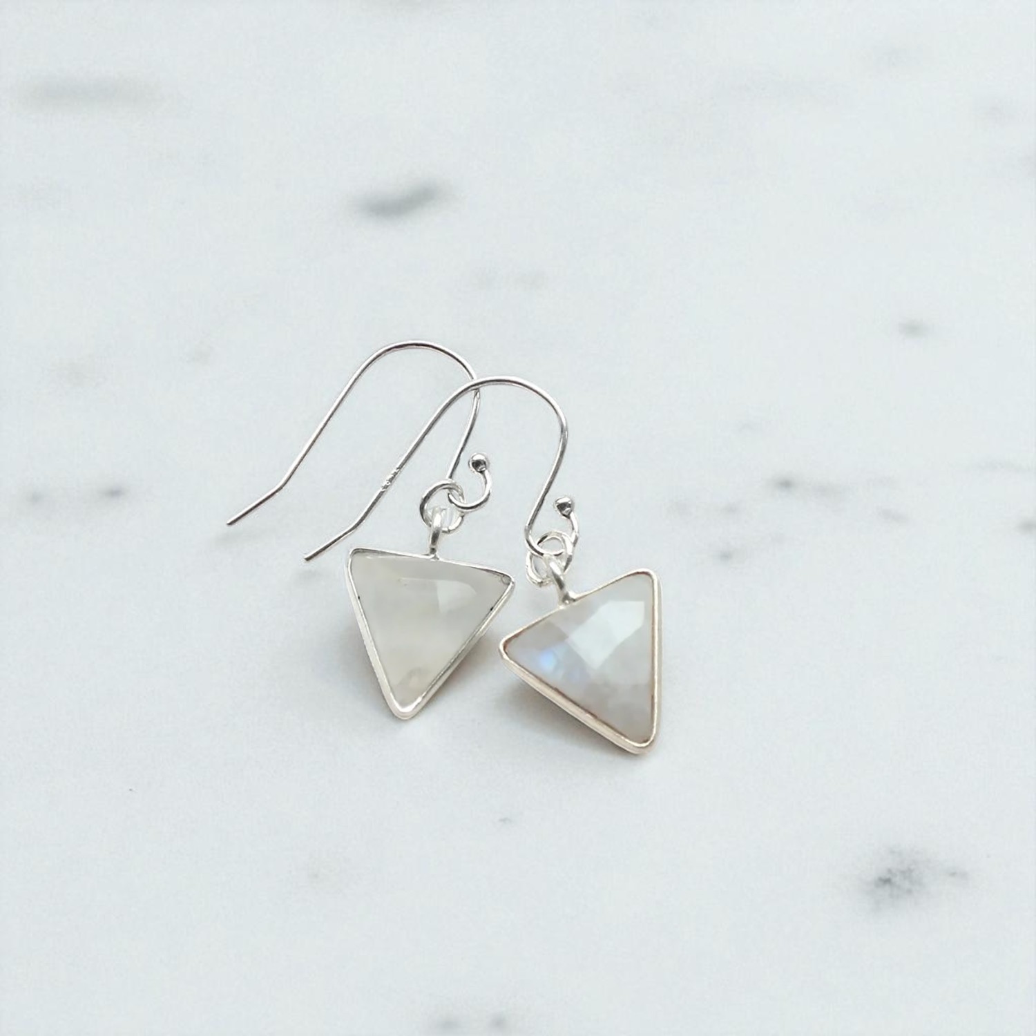 มูนสโตนสีรุ้ง