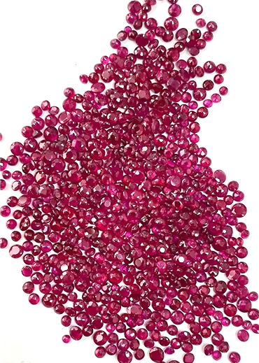 สีแดงเข้ม