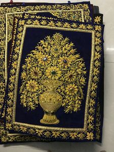 伝統的な手作りザリジュエルカーペット洗練されたスペースのための芸術と半貴重な石の傑作