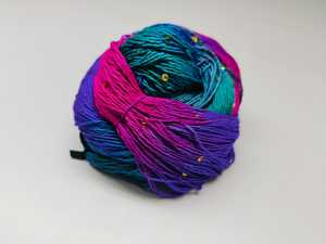 Sequência embelezada extravagante colorida e frisada seda Fio mão feita e handspun uso para tricô tecelagem crochê arte e artesanato
