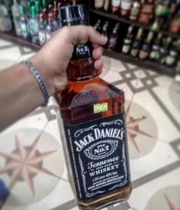 杰克丹尼尔田纳西威士忌酒-70厘升，供进口商和分销商使用