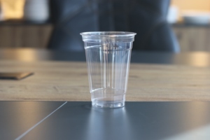 Yüksek kalite sıcak satış tek kullanımlık 400cc 14oz 95mm ev mutfak HoReCa plastik sulu Milkshake bardaklar
