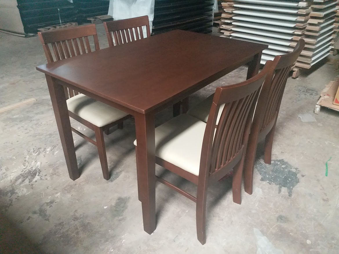 สีน้ำตาลเข้ม