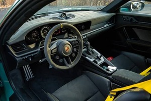 体验2024 Porrsche 911 GTT3 RRS Weissaach，这是一款赛车超级跑车，具有赛车运动衍生的悬架，重量轻
