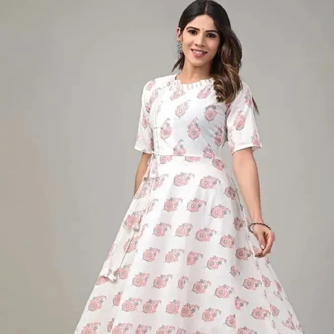 Vêtements ethniques en coton mélangé pur coton blanc Floral Kurta pour vêtements de mariée femmes Alia Cut Anarkali