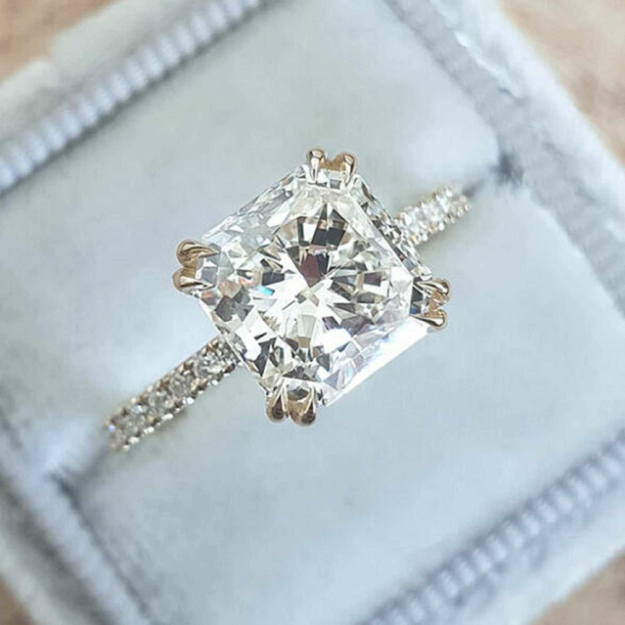 สีเหลืองทอง