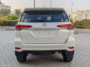 2021ของเล่น Ota สำหรับจูนเนอร์ E XR SUV เกียร์อัตโนมัติสีขาวสภาพดีพร้อมไดรฟ์ LHD AWD