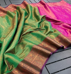 印度设计师Banarasi手织机pattu kanjivaram真丝重铜zari，对比丰富的pallu和锦缎衬衫真丝