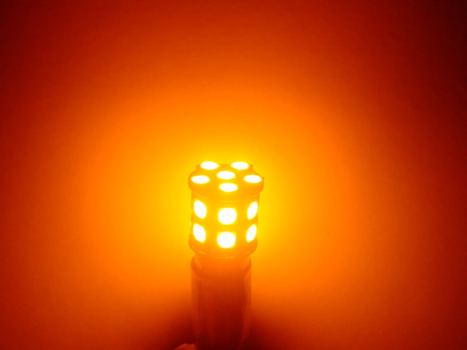 สีเหลืองอำพัน