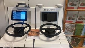 הצעה חמה זמינה למכירה עכשיו חדש היגוי טרקטור gps מערכת נהיגה אוטומטית מערכת עבור חקלאות טרקטור חקלאות ספינה מהירה