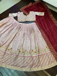 En çok beklenen tasarımcı düğün özel <span class=keywords><strong>Lehnga</strong></span> sunmak
