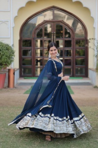 刺繍とスパンコールが付いた青色のジョーゼットレヘンガは、レヘンガチョリ、ブライドメイドlehenga、ウェディングウェアLehengaで機能します。 - Product Image 5