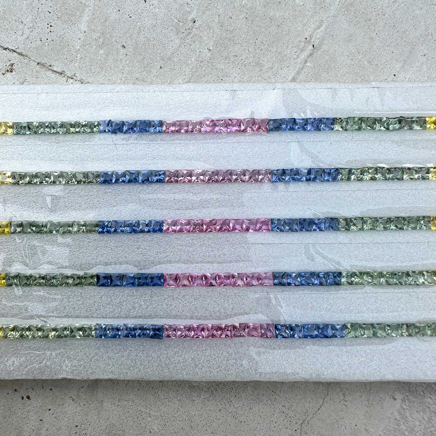 หลาย