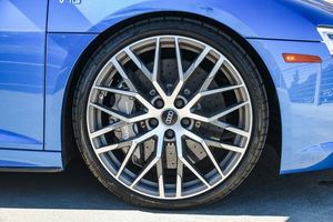 R8ออดี้ V10 Quattro PLUS Coupe AWD สำหรับการขายถึงบ้าน - Product Image 6