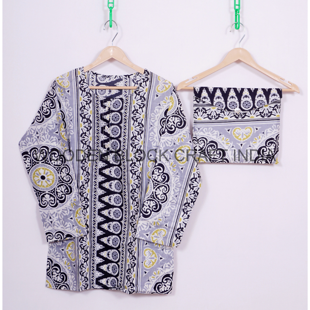 สีเทาเข้ม