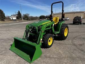 Bastante usado 2019 John Dee 3038E com carregador frontal e balde de fixação rápida para venda disponível em estoque