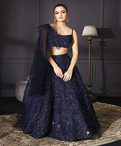 デザイナーLehengaCholi: インド人のための複雑な刺EmbroideryブライダルレヘンガチョリセットとエレガントなパーティーウェアLehengaCholiセット - Product Image 2