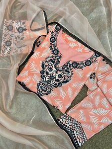 夏季集体民族服装印度<span class=keywords><strong>kurtis</strong></span>女性最新棉人造丝混纺面料刺绣脖子图案柔软光滑