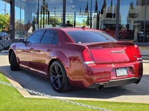 2023クライスラー300 C AWDセダンダークインテリアレザーシートターボ<span class=keywords><strong>4L</strong></span>エンジンR18電気/ガソリン自動ギアボックスアルミ