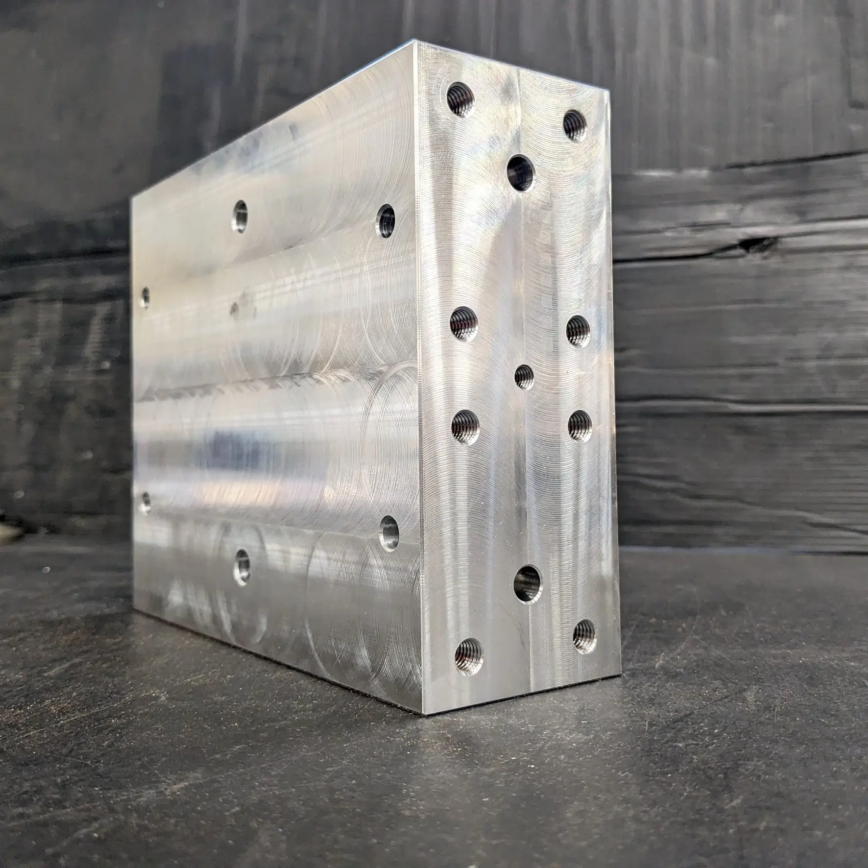 Yüksek hassasiyetli CNC torna, freze ile işlenmiş alüminyum blok, İtalya'da yapılan ve müşteri için özelleştirilmiş