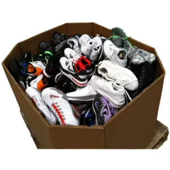 बिक्री के लिए बैलों में इस्तेमाल किए गए जूते में सस्ते दूसरे हाथ के जूते