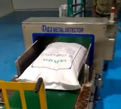 Detectores de metales industriales de alta precisión para detección de objetos para pruebas Jumbo y otras bolsas - Product Image 3