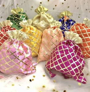 Gota Patti Potliバッグボリウッドパーティーギフトバッグインドの結婚式の好意ブライダルシャワーエレガントなバッグポーチゲストのためのギフトを返す