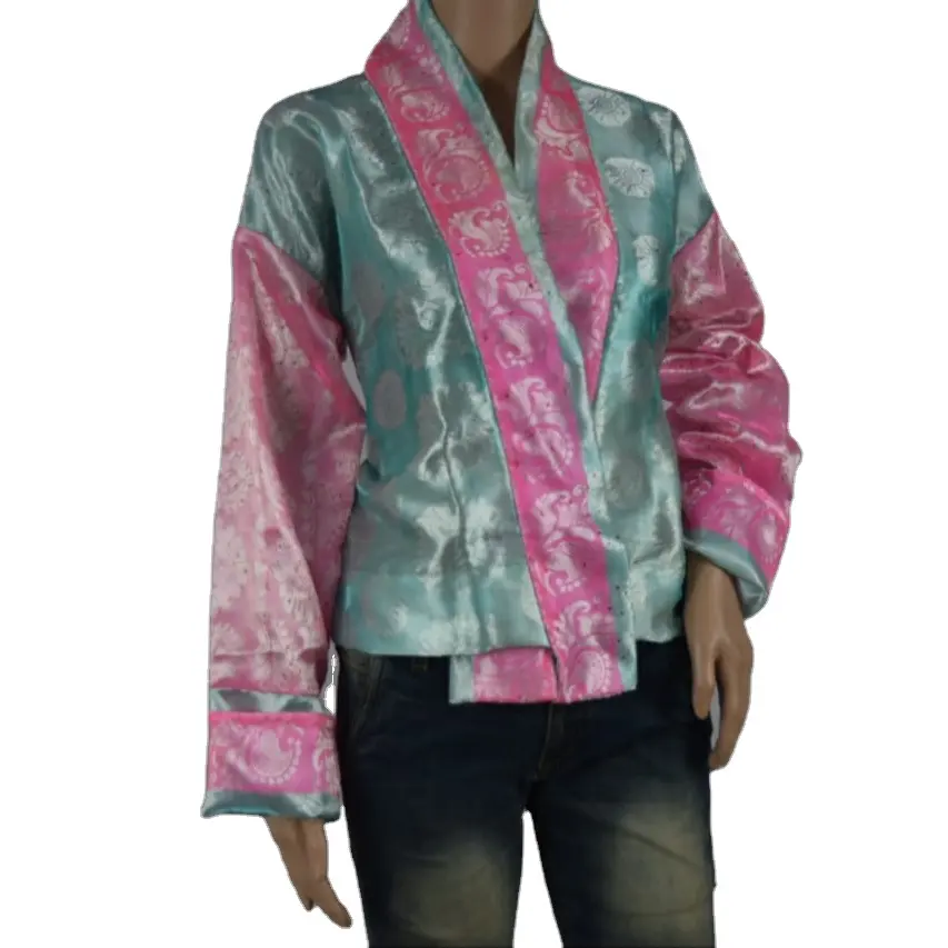 Prendas personalizadas y nuevos vestidos de moda para hombres y mujeres hechos de telas de seda recicladas con colores surtidos