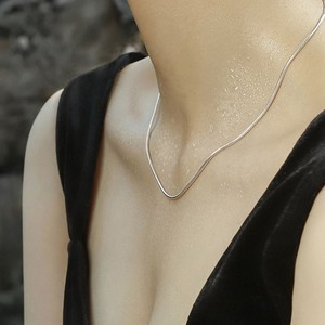 Şık klasik moda takı istifleme yuvarlak yılan zincir kolye S925 gümüş sekizgen <span class=keywords><strong>1MM</strong></span> ince kemik zincir kadın