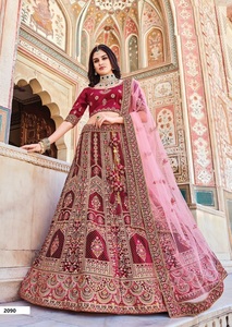 印度供应商提供的带有花式Dori作品和Zarkan作品设计师新娘服装Lehenga Choli的重型天鹅绒