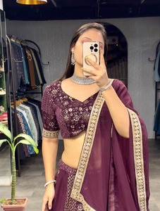 קולקציית Lehenga Choli רקמת ג'ורג'ט כבדה בלעדית חדשה לקידוד רצף סארי לתפר