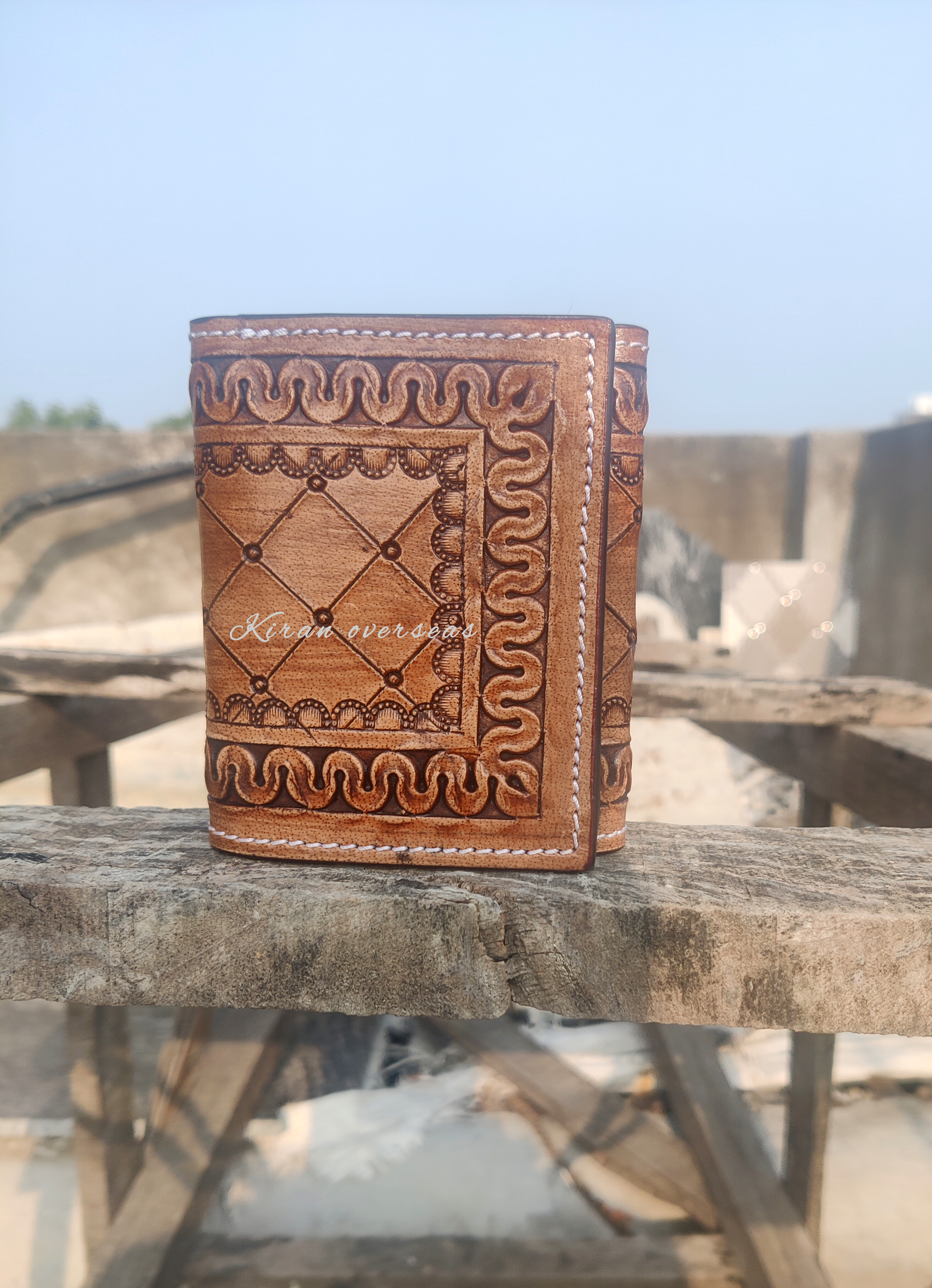 น้ำตาลอ่อน